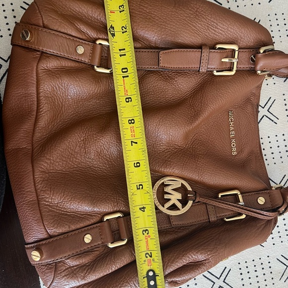 Gorgeous MK brown pebbled leather shoulder bag with gold accents - Picture 7 of 12